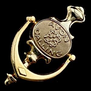 "Avon Calling" Gold Door Knocker Pin